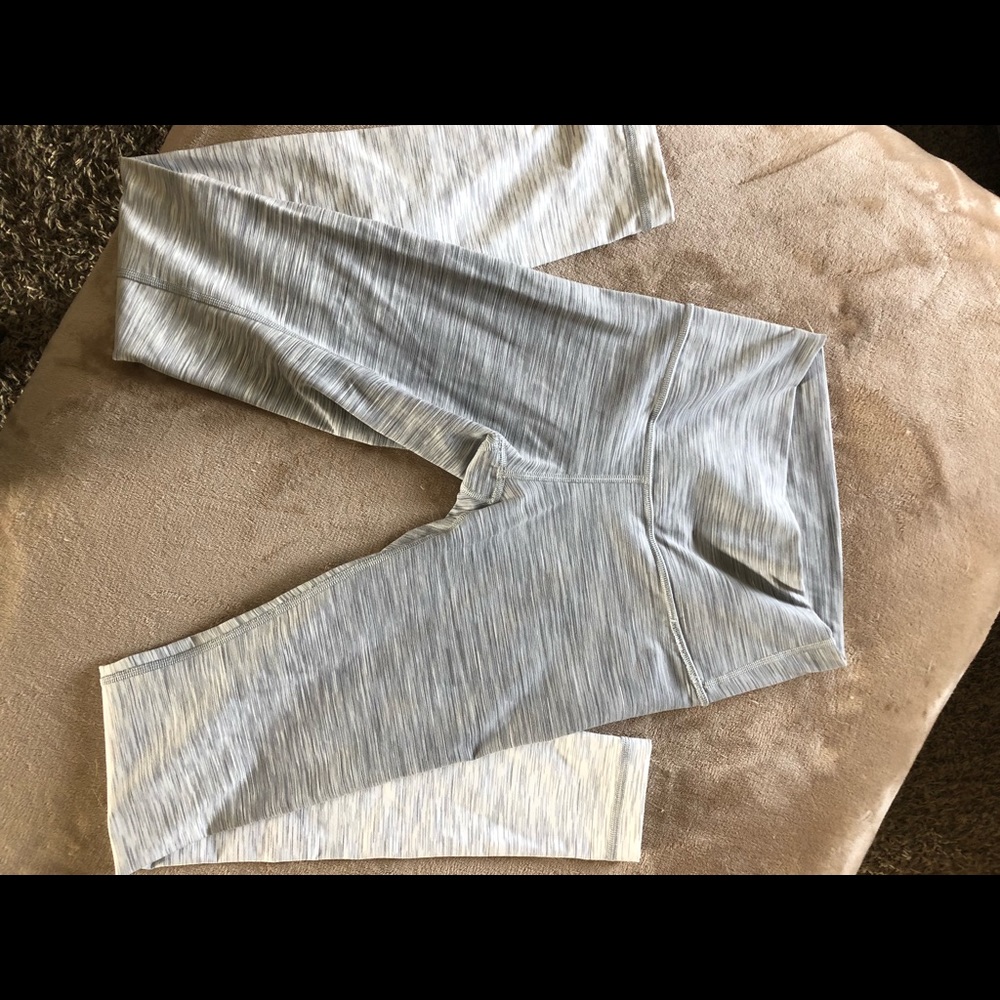 GRAY/WHITE LULULEMON LEGGINGS